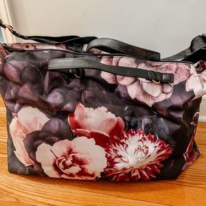 🎉HOST PICK🎉‼️NWOT‼️Floral duffel bag